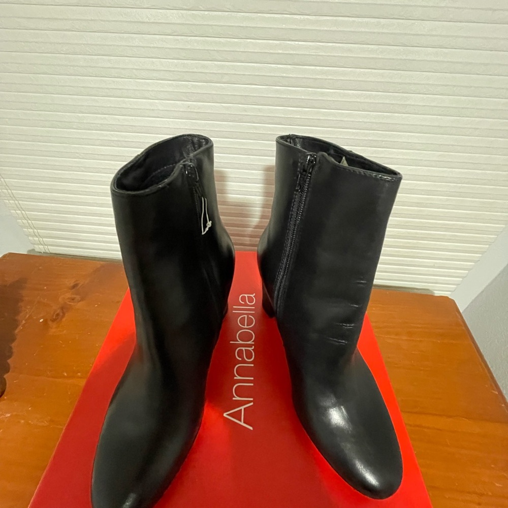 Black booties - Picture 2 of 6